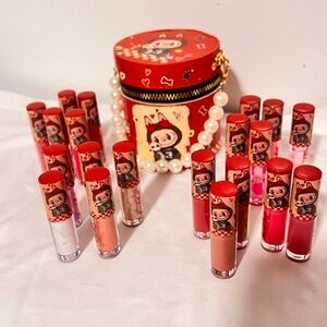 Cute monster 20pc lipgloss, lip oil, blush. Sparkling. And cut bag